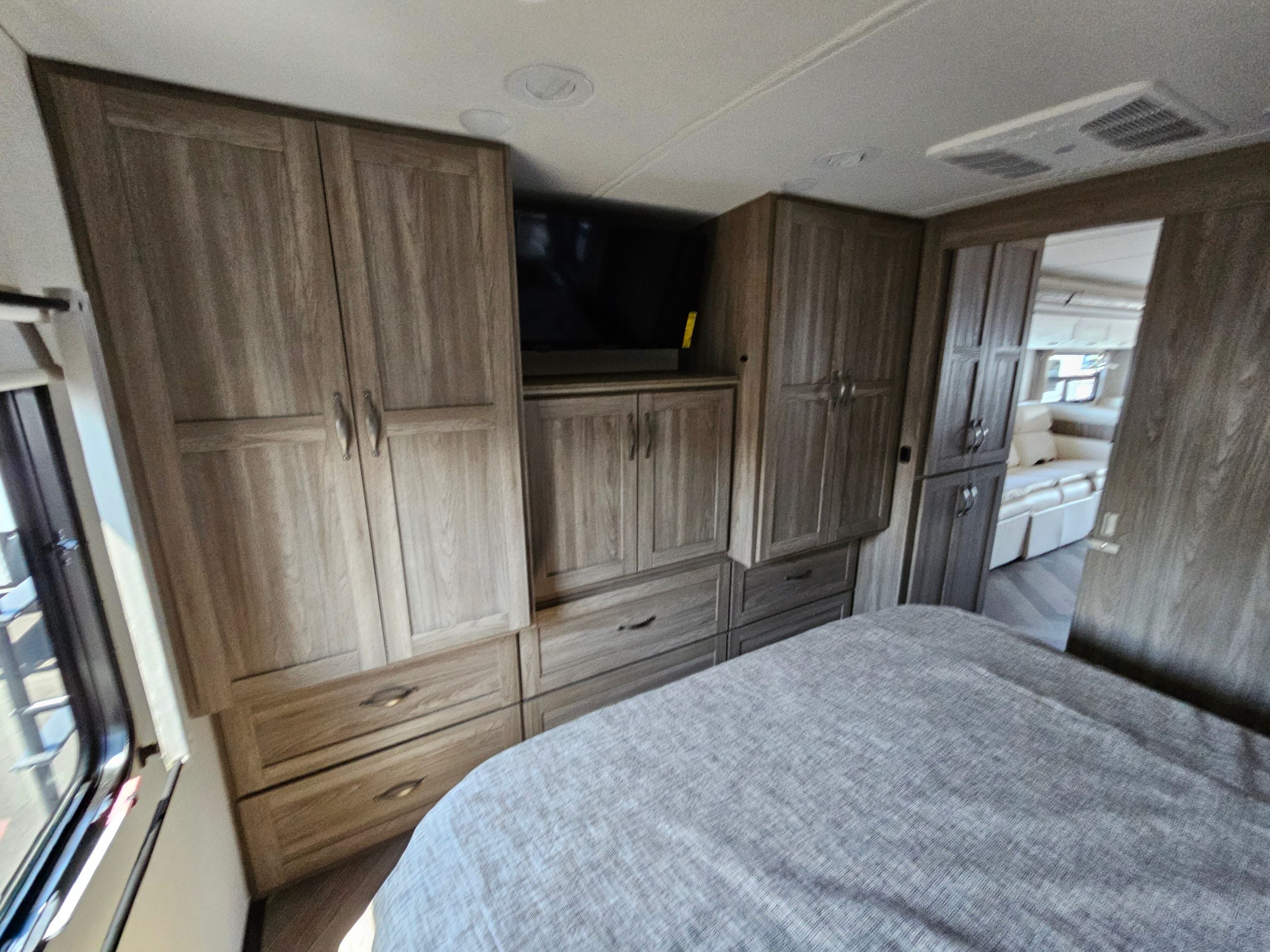 2023 Winnebago Adventurer 34W