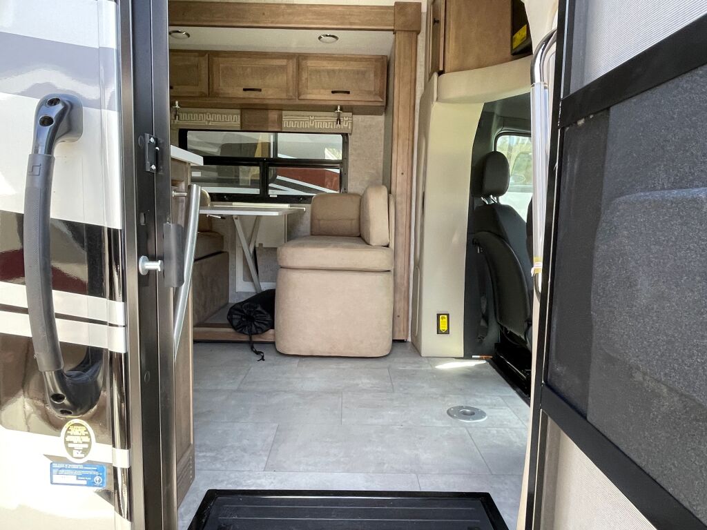 2025 Tiffin Motorhomes Wayfarer 25RW