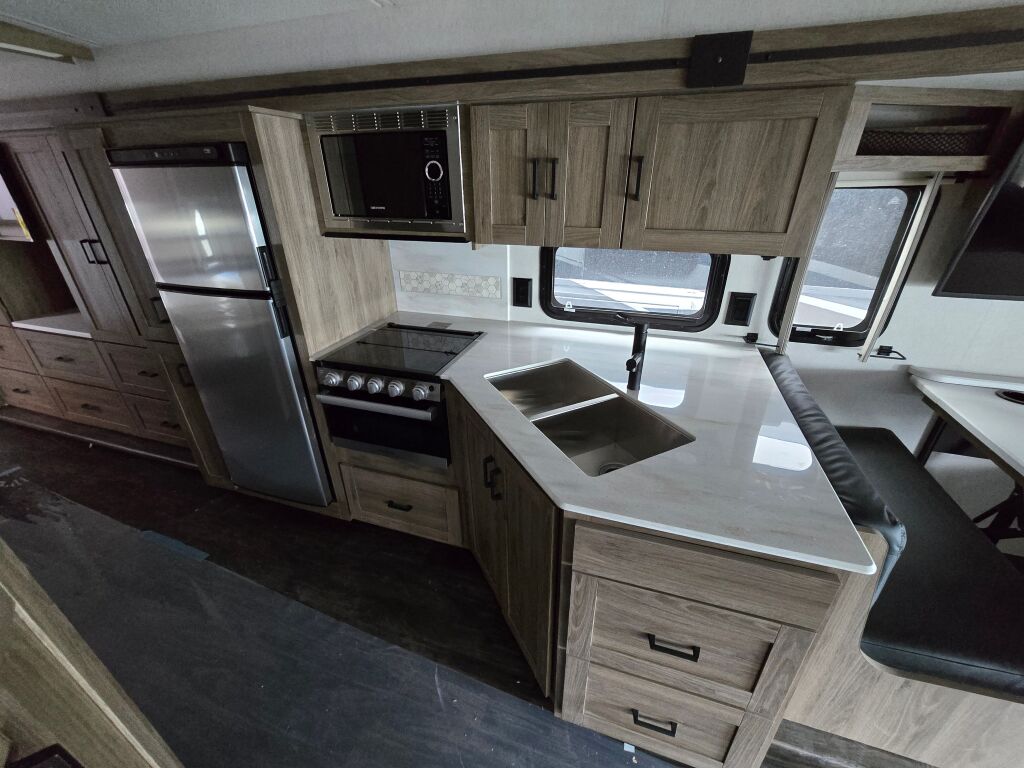 2025 Winnebago Vista 33K