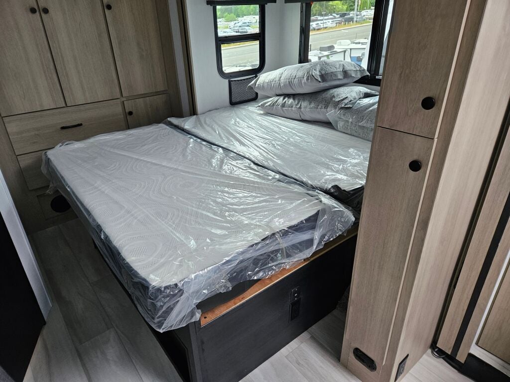 2024 Forest River Sunseeker MBS 2400B