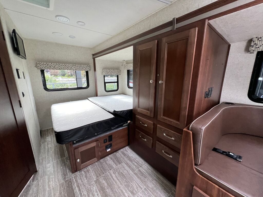 2019  Forest River Sunseeker MBS 2400W