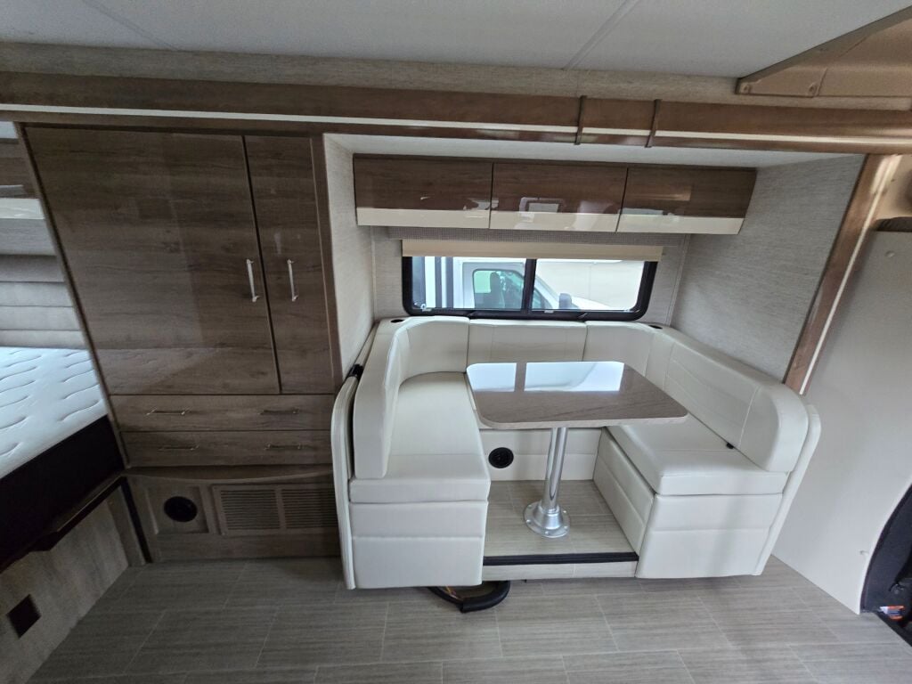 2022 Jayco Melbourne Prestige 24LP