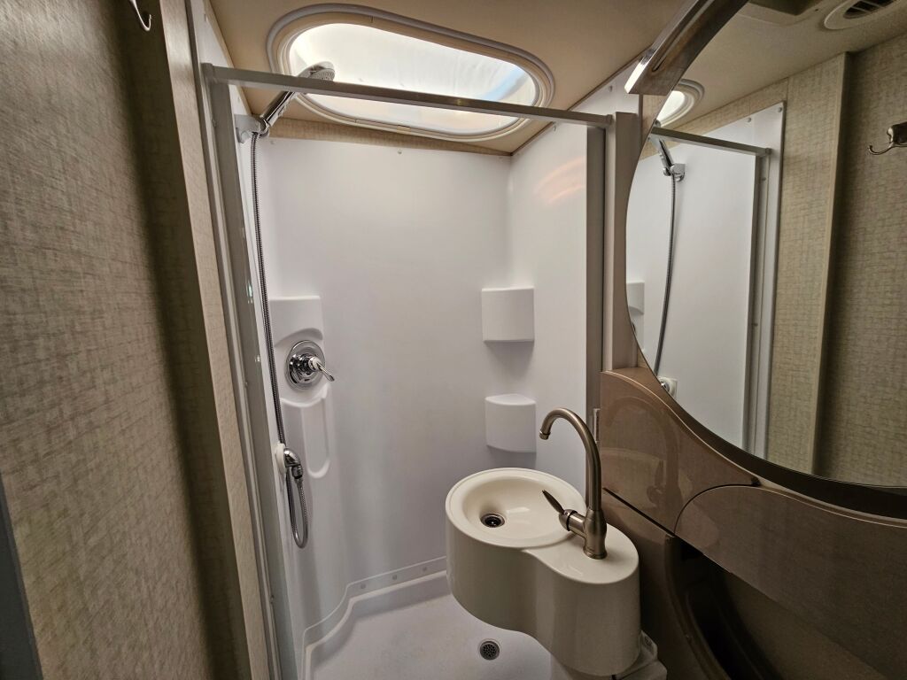 2017 Winnebago Navion 24G