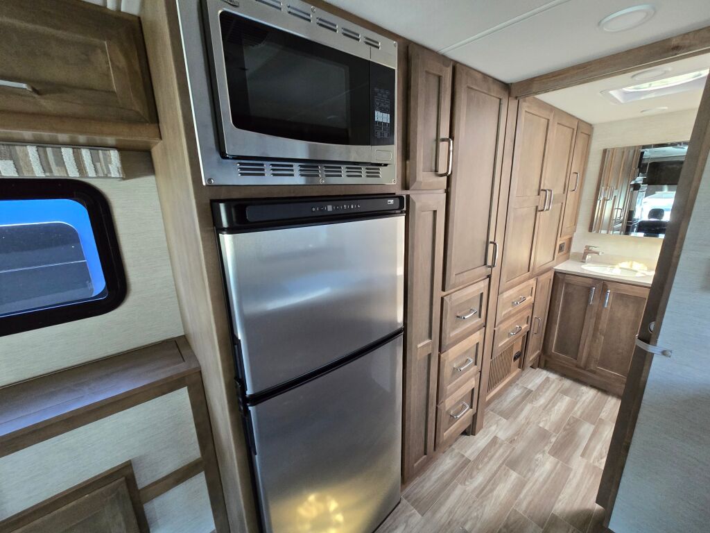 2024 Tiffin Motorhomes Midas 24MT