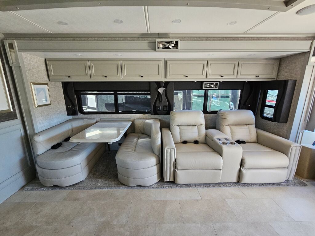 2025 Tiffin Motorhomes Phaeton 37BH