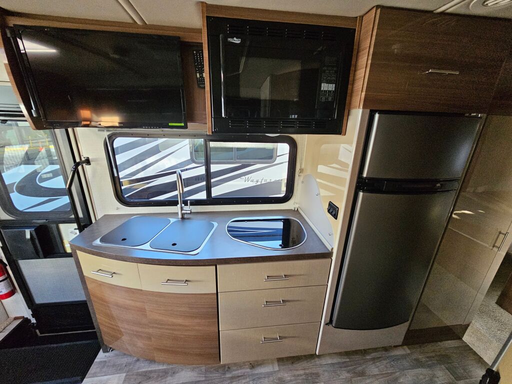 2017 Winnebago Navion 24G