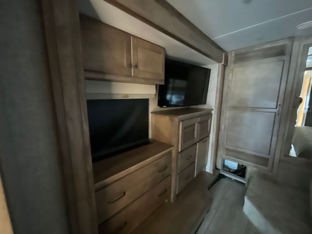 2025 Tiffin Motorhomes Byway 33FL