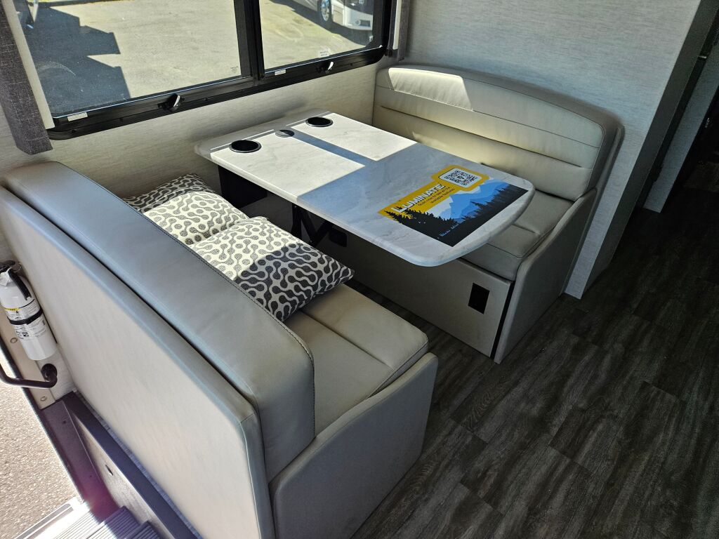 2025 Thor Motor Coach Luminate MM30