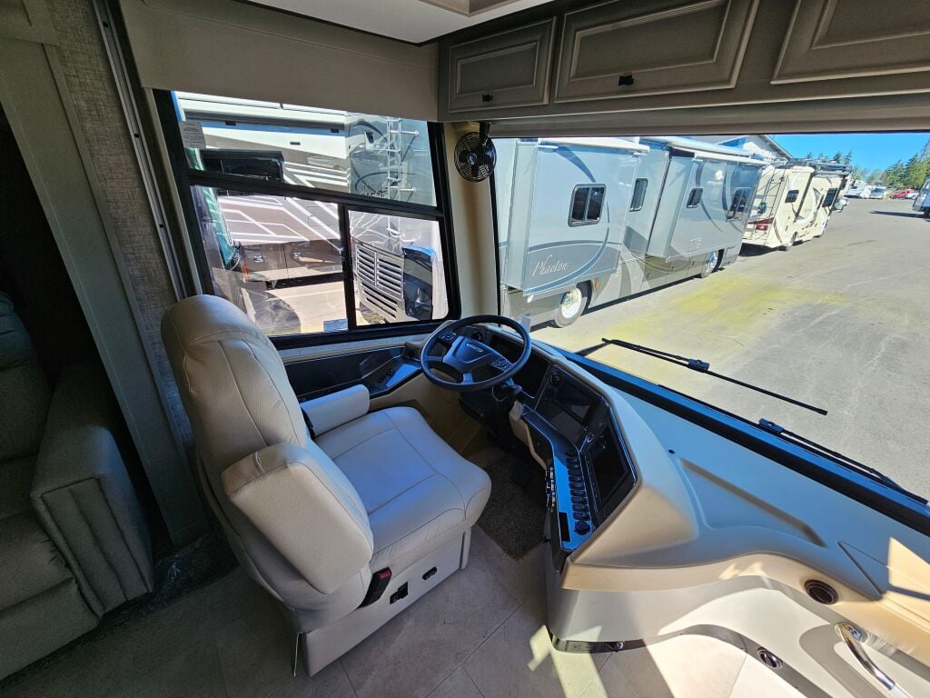 2025 Tiffin Motorhomes Phaeton 37BH