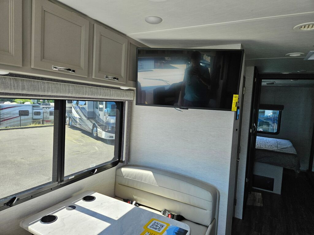 2025 Thor Motor Coach Luminate MM30