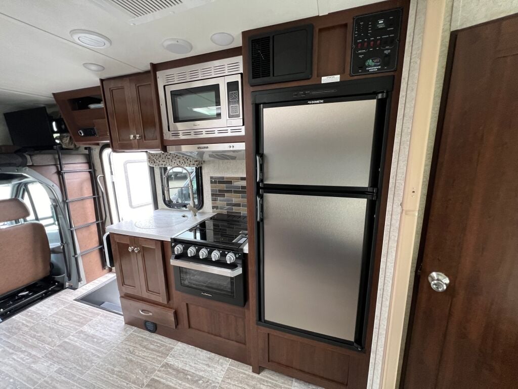 2019  Forest River Sunseeker MBS 2400W