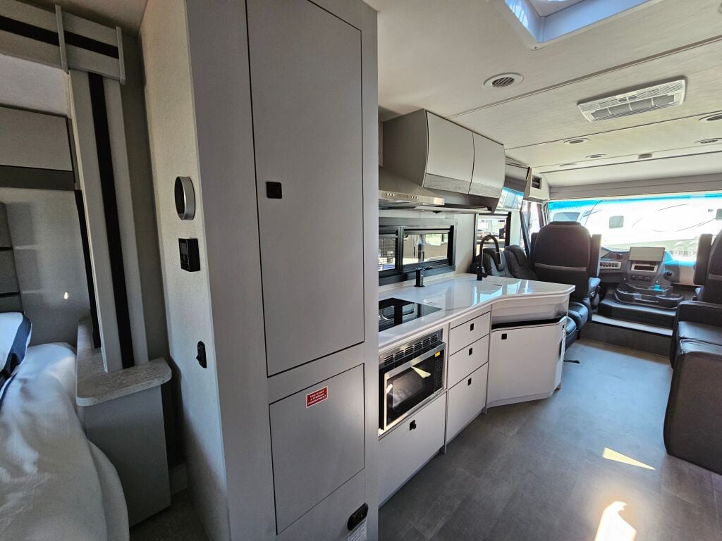 2025 Coachmen Euro 25EU