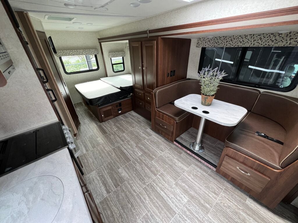 2019  Forest River Sunseeker MBS 2400W