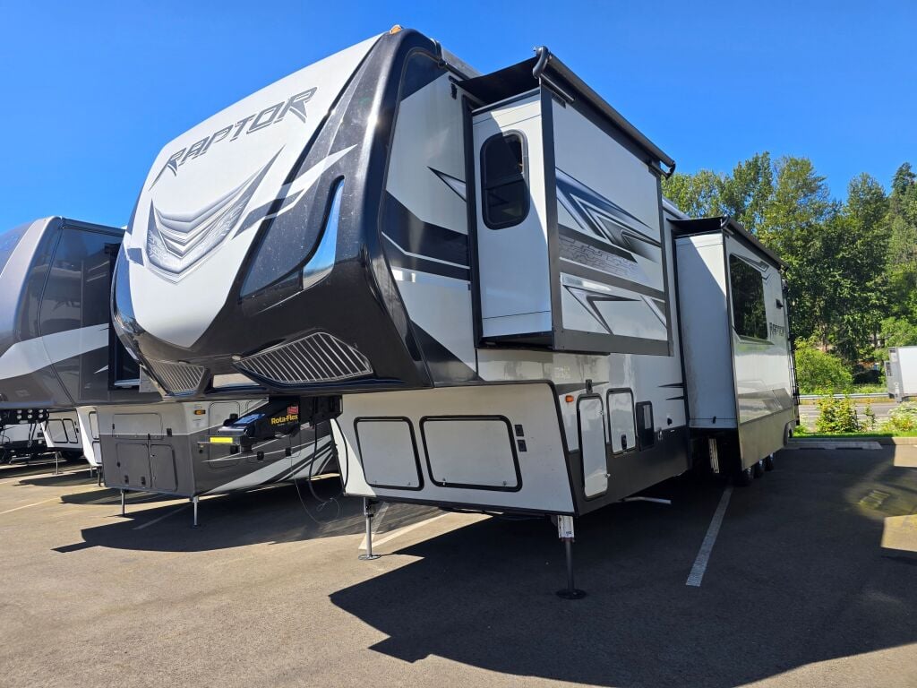 2018 Keystone Raptor 425TS