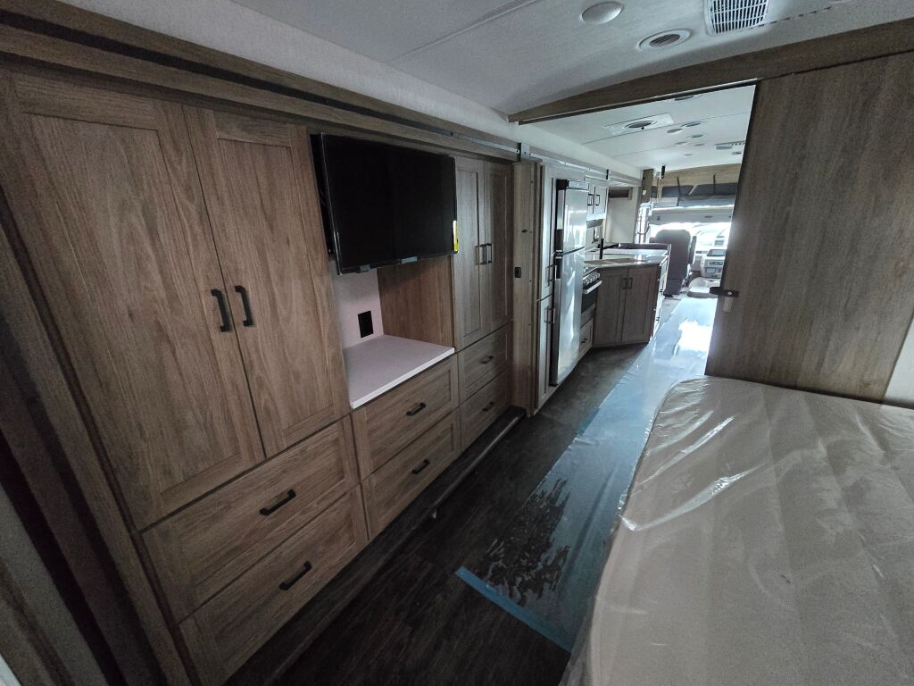 2025 Winnebago Vista 33K