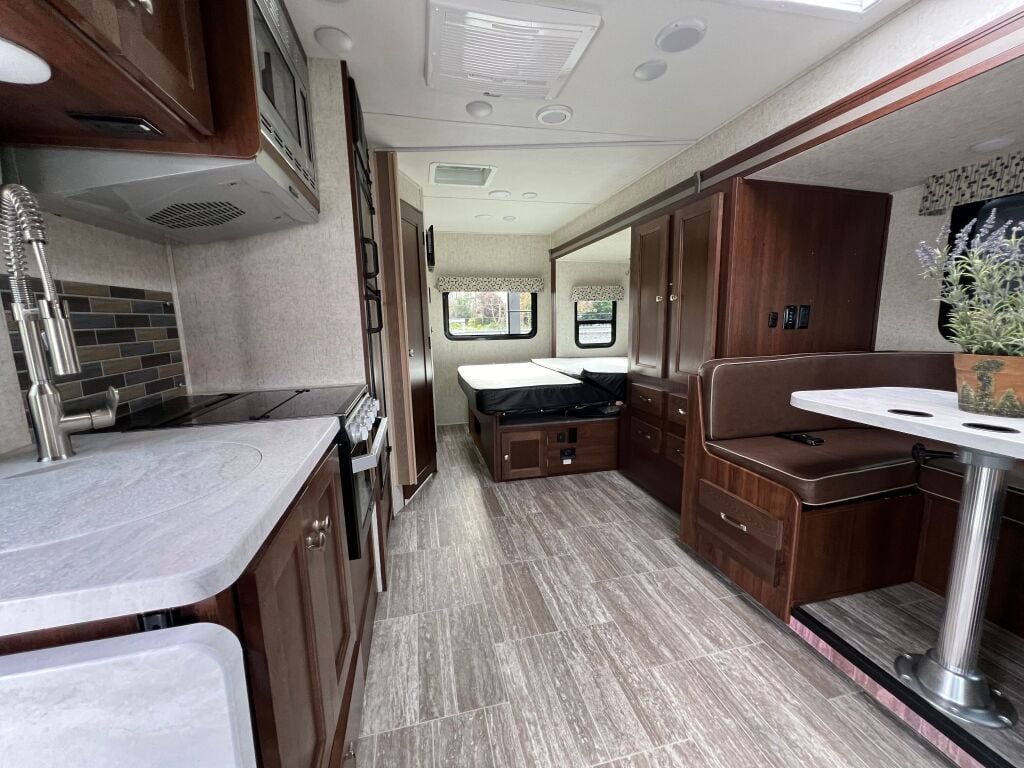 2019  Forest River Sunseeker MBS 2400W