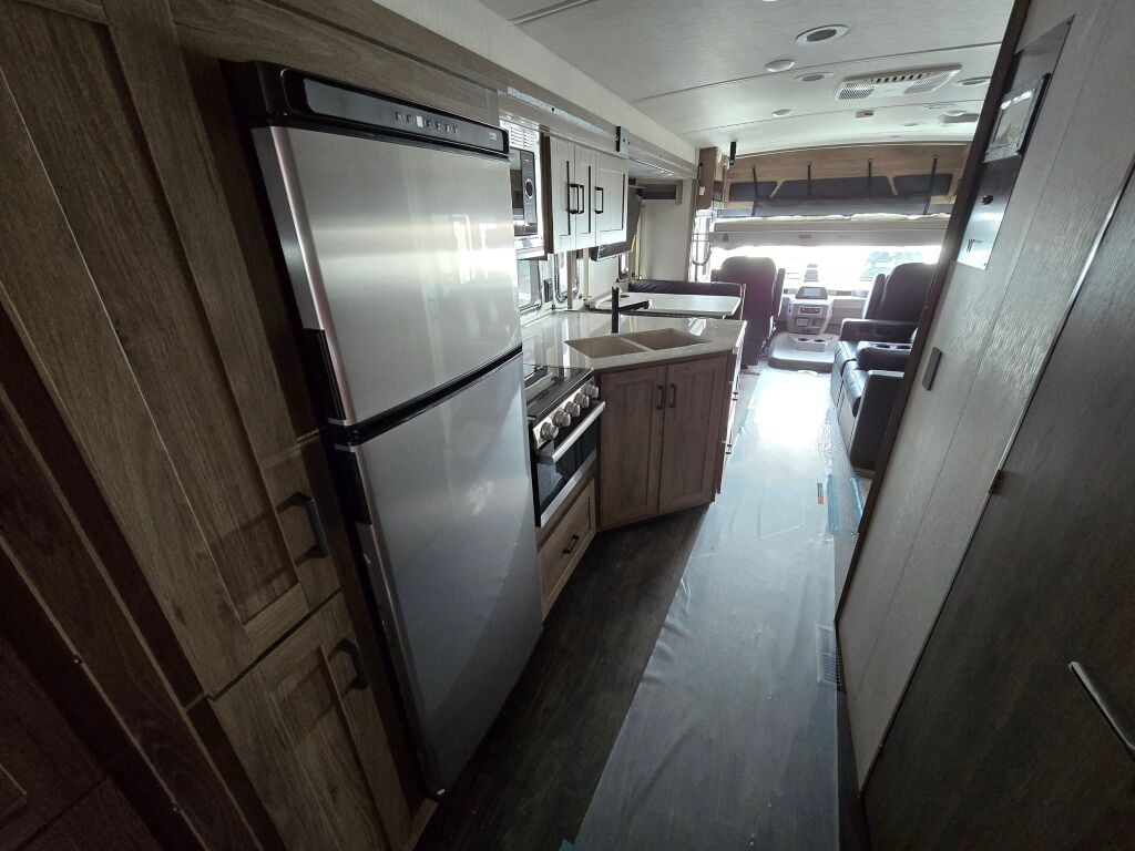 2025 Winnebago Vista 33K