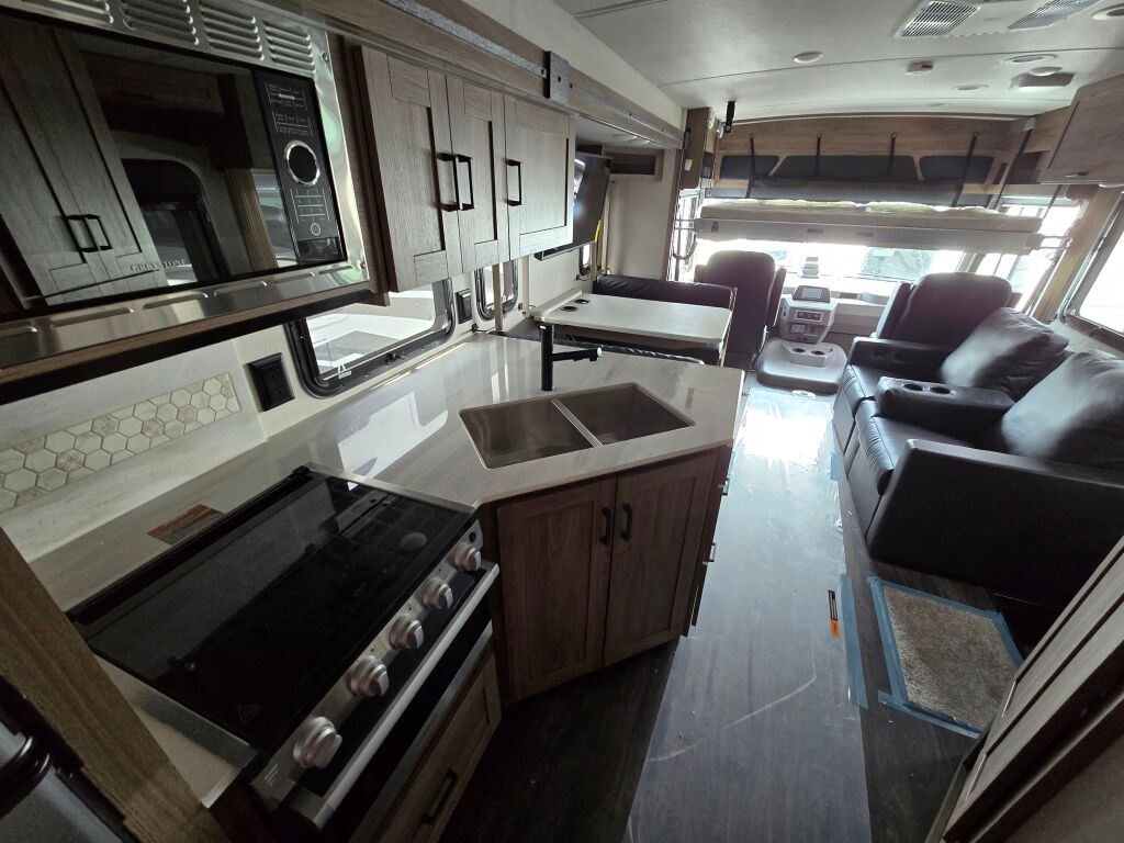 2025 Winnebago Vista 33K