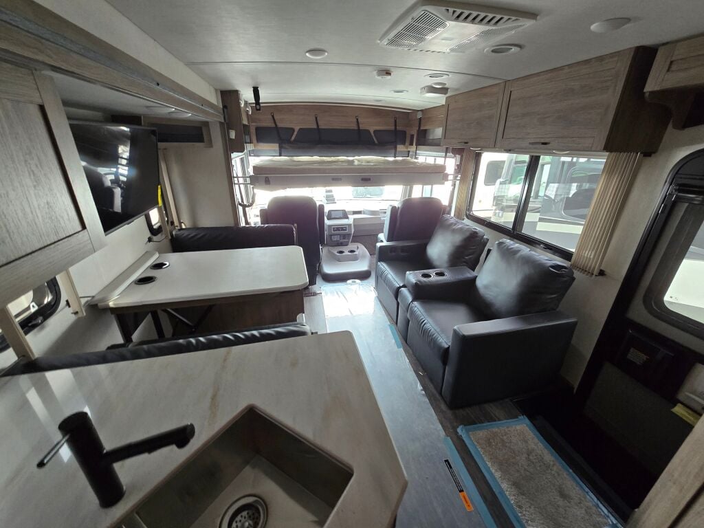 2025 Winnebago Vista 33K