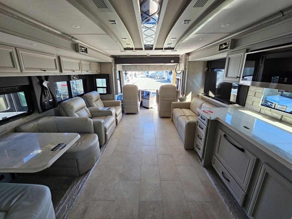 2025 Tiffin Motorhomes Phaeton 37BH