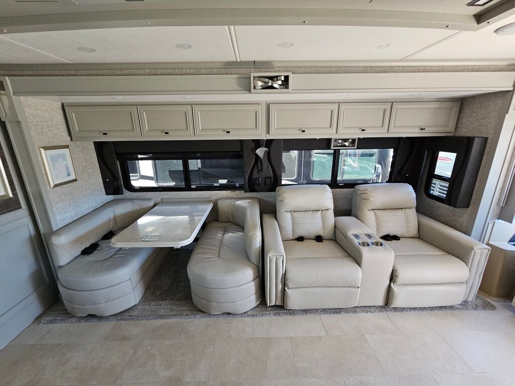 2025 Tiffin Motorhomes Phaeton 37BH