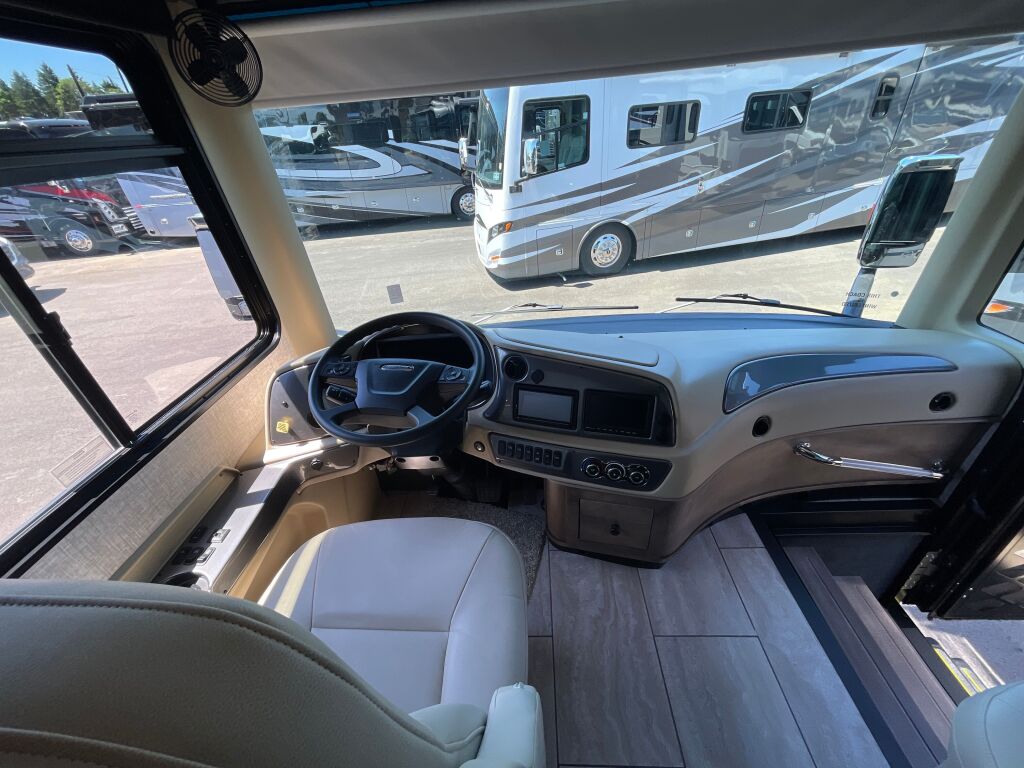 2025 Tiffin Motorhomes Byway 33FL