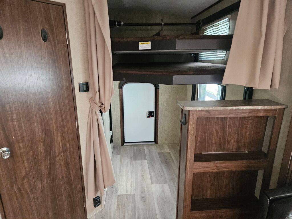 2018 Dutchmen Denali Lite 2611BH