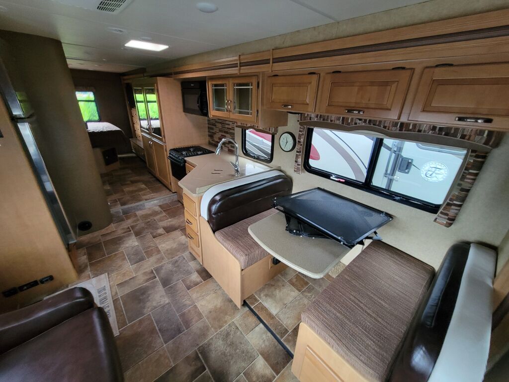 2016 Thor Motor Coach Chateau 31W