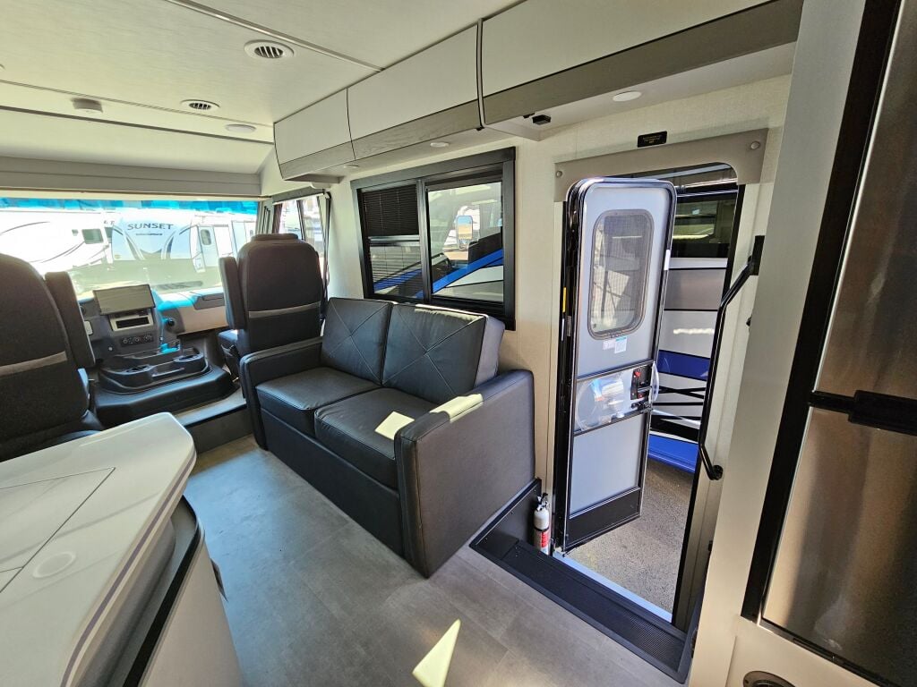 2025 Coachmen Euro 25EU