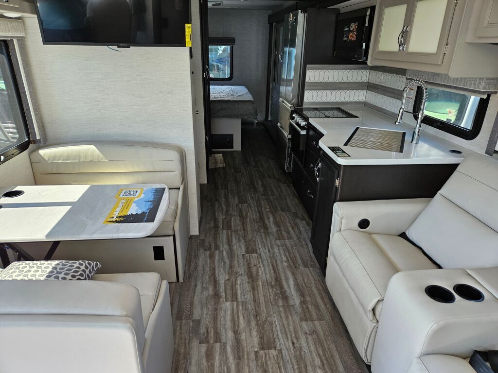 2025 Thor Motor Coach Luminate MM30