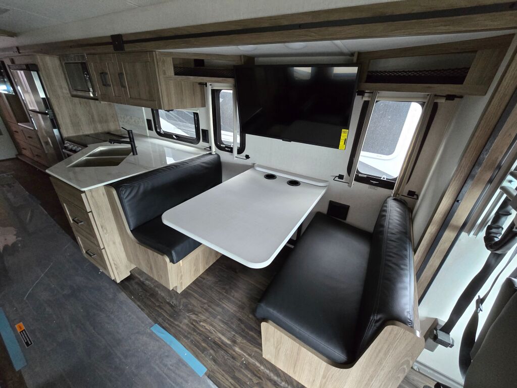 2025 Winnebago Vista 33K