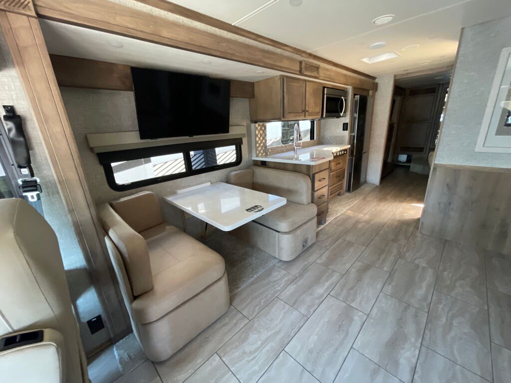 2025 Tiffin Motorhomes Byway 33FL