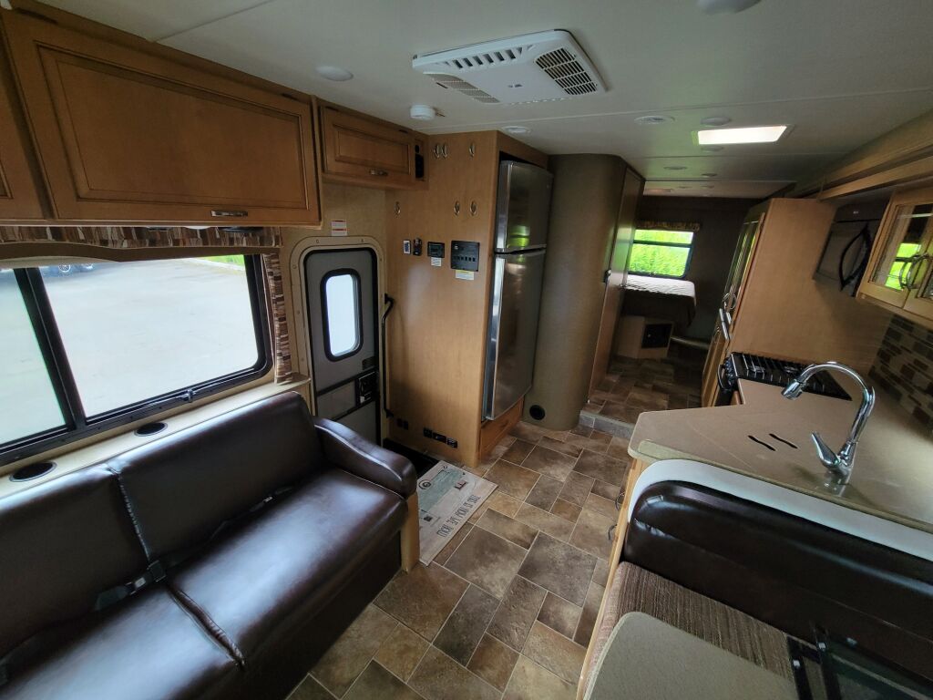 2016 Thor Motor Coach Chateau 31W