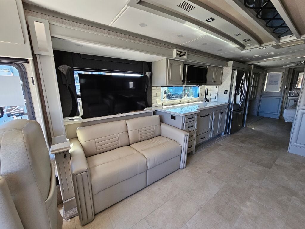 2025 Tiffin Motorhomes Phaeton 37BH