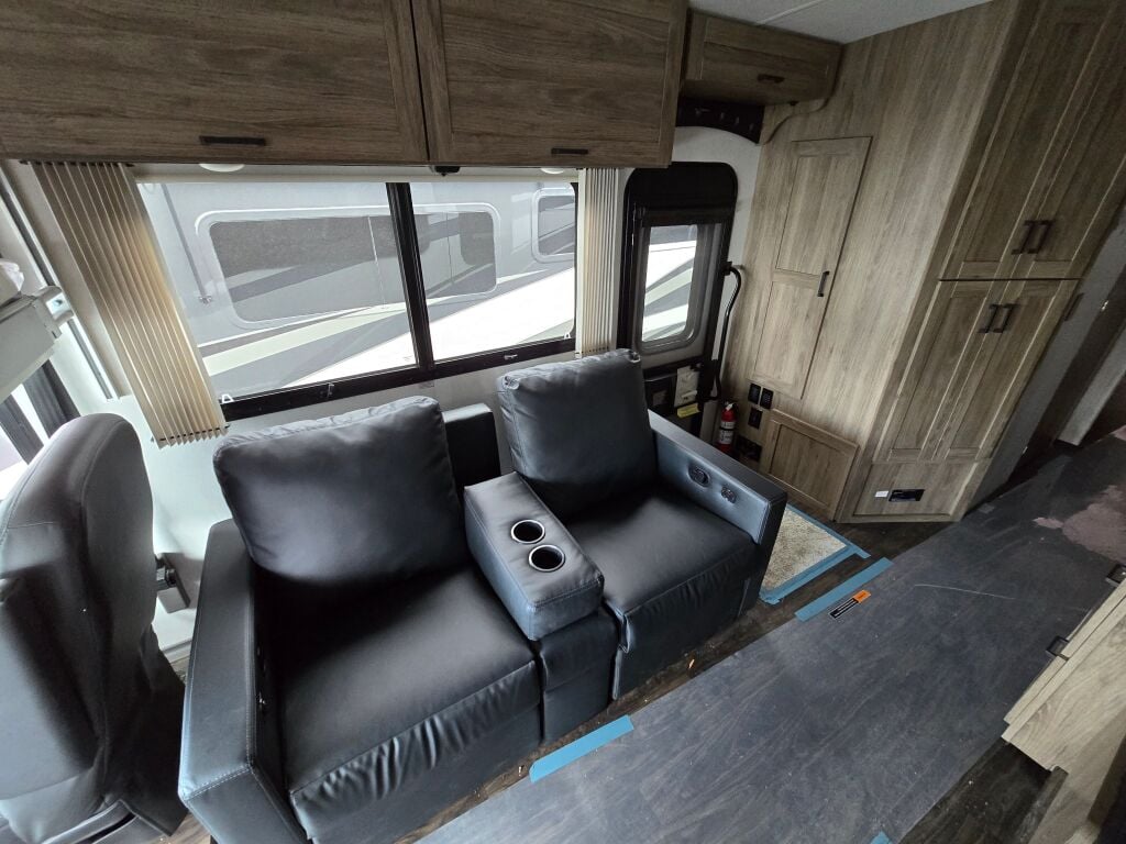 2025 Winnebago Vista 33K