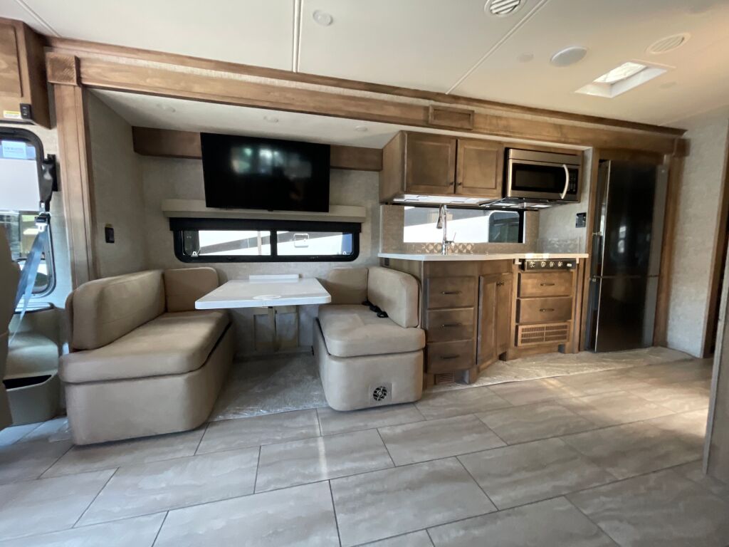 2025 Tiffin Motorhomes Byway 33FL