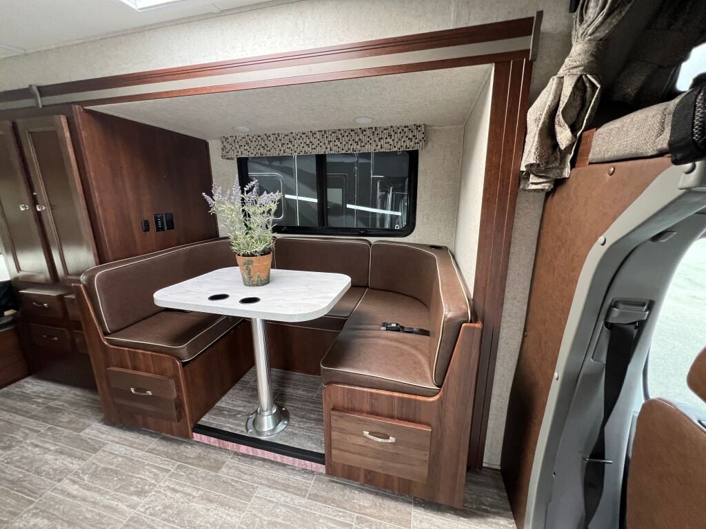 2019  Forest River Sunseeker MBS 2400W