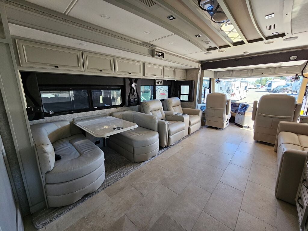 2025 Tiffin Motorhomes Phaeton 37BH