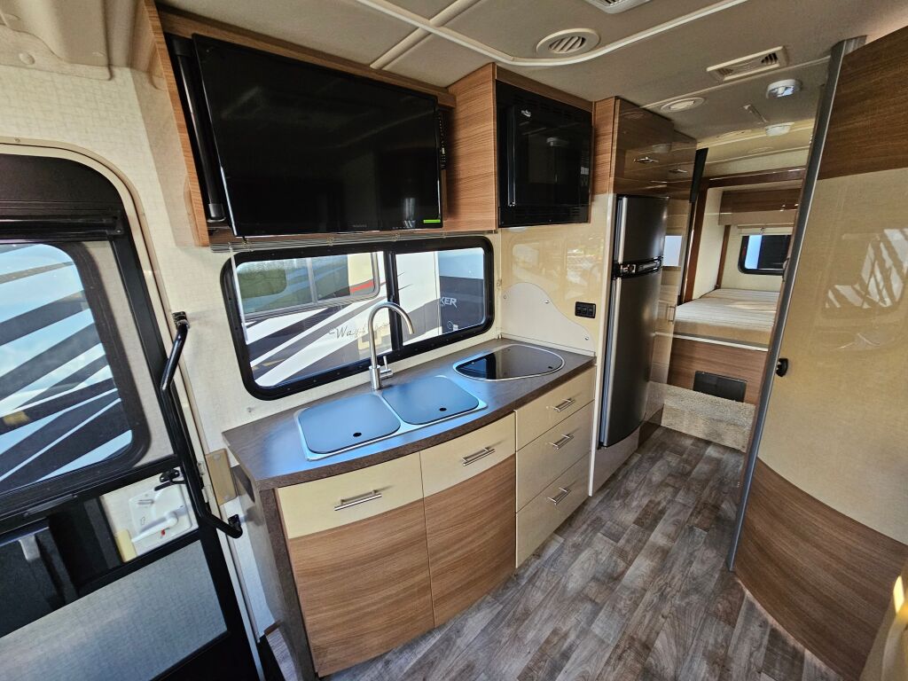 2017 Winnebago Navion 24G