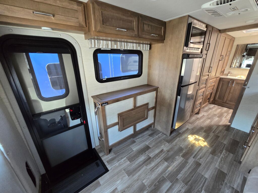 2024 Tiffin Motorhomes Midas 24MT