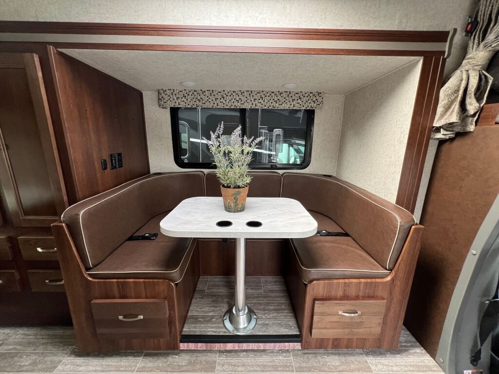 2019  Forest River Sunseeker MBS 2400W