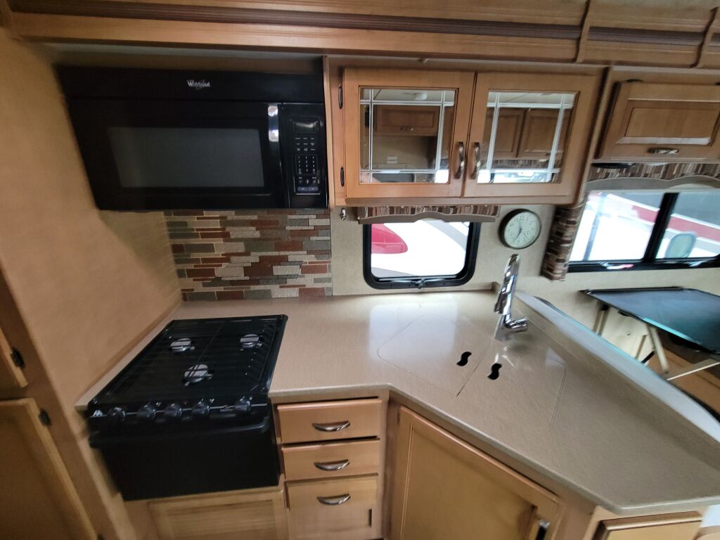 2016 Thor Motor Coach Chateau 31W