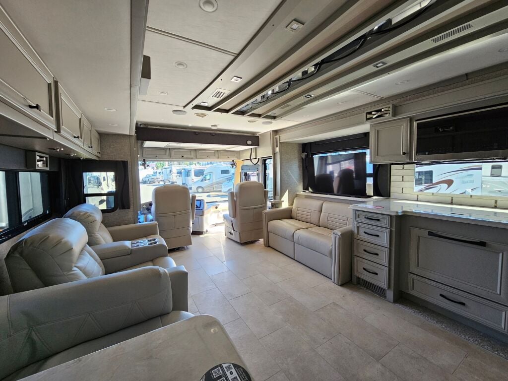 2025 Tiffin Motorhomes Phaeton 37BH