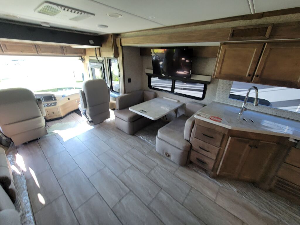 2025 Tiffin Motorhomes Byway 33FL