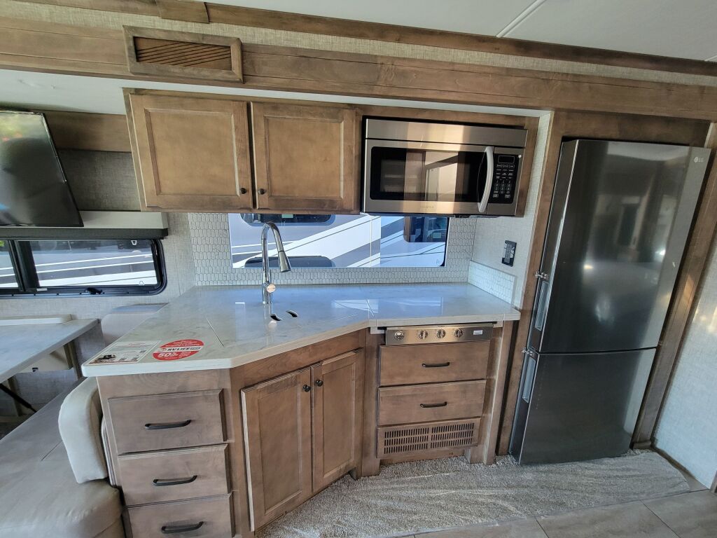 2025 Tiffin Motorhomes Byway 33FL