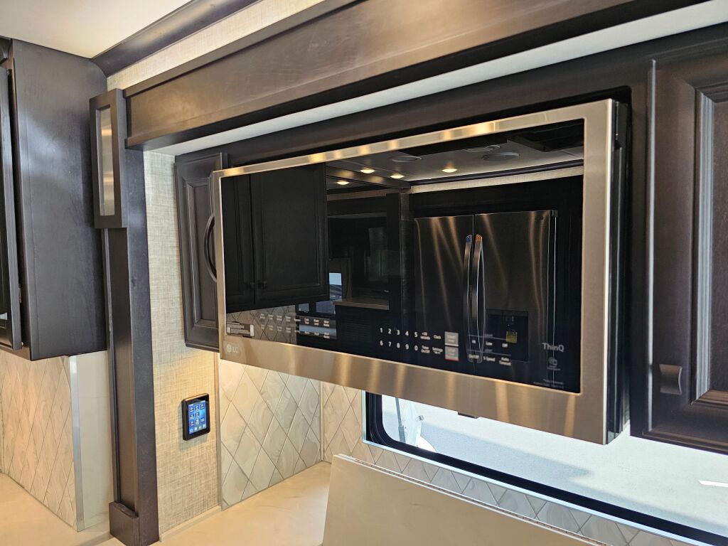 2025 Tiffin Motorhomes Phaeton 35CH