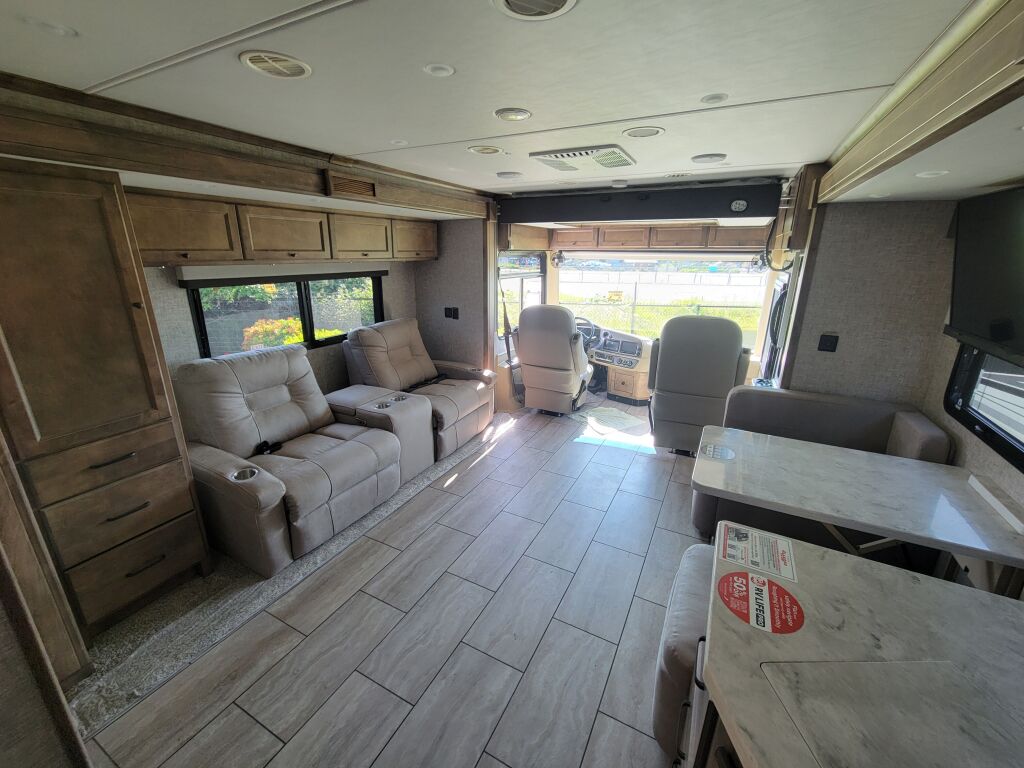 2025 Tiffin Motorhomes Byway 33FL