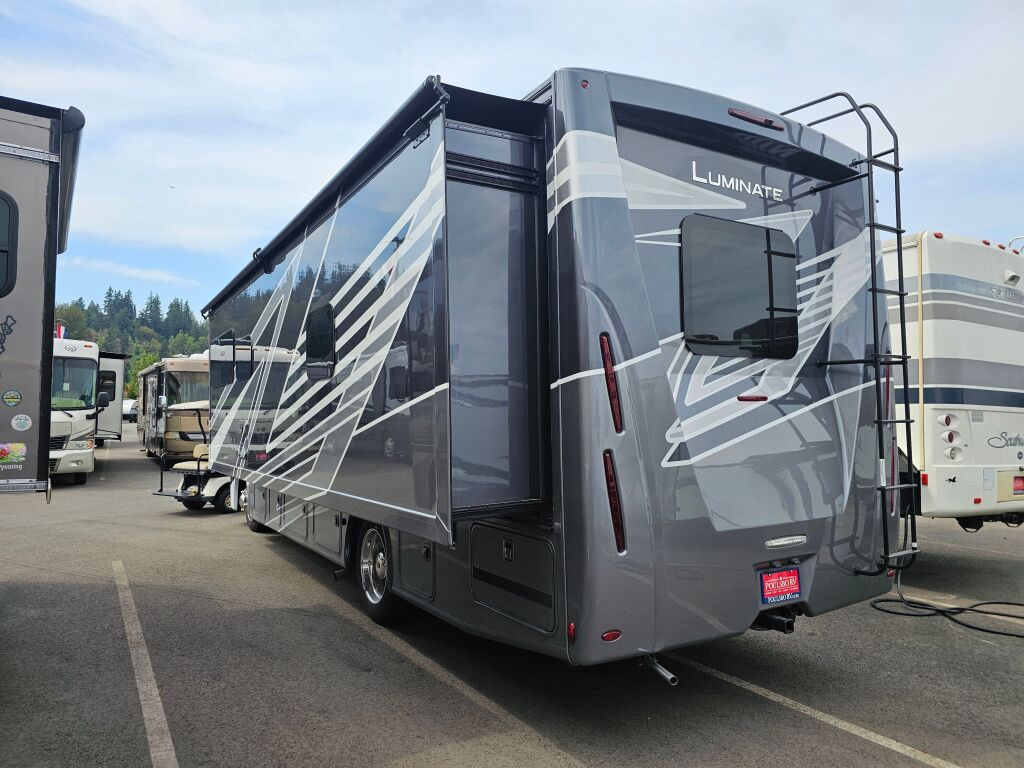 2025 Thor Motor Coach Luminate MM30