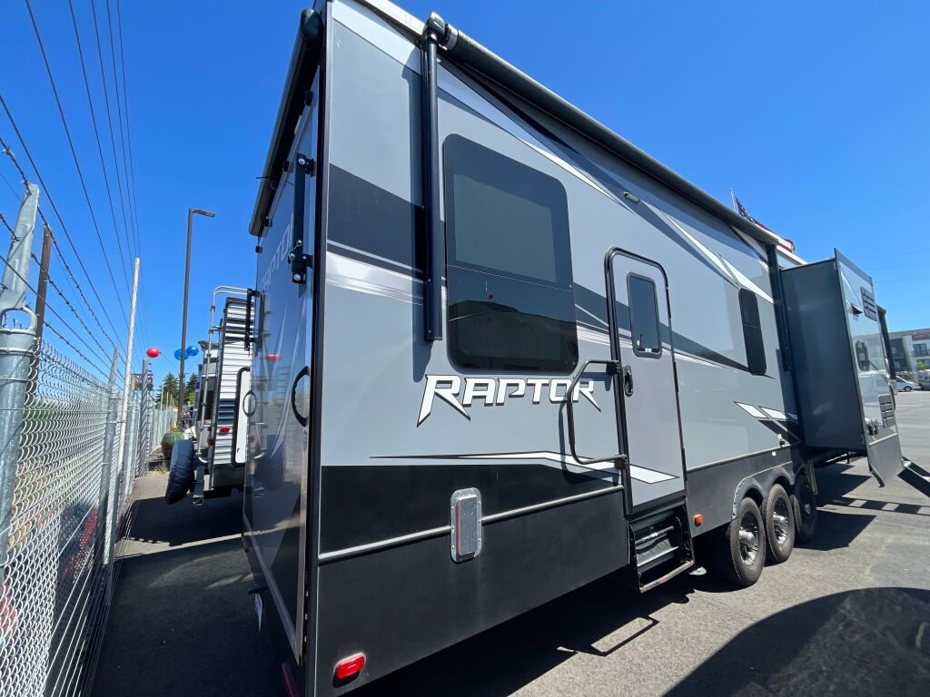 2020 Keystone Raptor 426