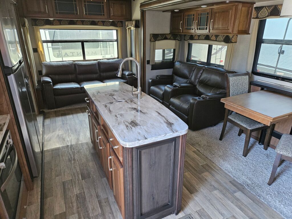 2017 Keystone Montana 3160RL